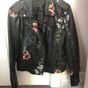 NWOT Beautiful embroidered jacket